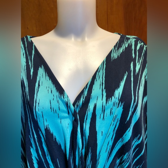 Daisy Fuentes Woman 3X Blue/Green & Black Batwing Blouse PF - Picture 6 of 6